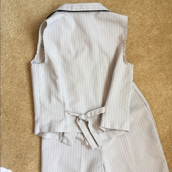 Suit - Picture 3 of 5